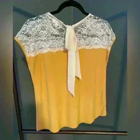 Faith & Joy women’s yellow and lace short sleeve top with‎ bow size S - Picture 6 of 8
